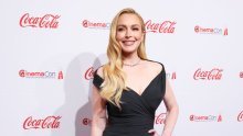 Lindsay Lohan nikad nije izgledala bolje: Sve je zadivila u ovoj laskavoj haljini