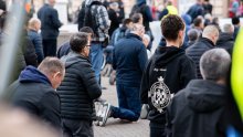 Molitelji se opet okupili, prosvjednici stigli s bubnjevima - evo što su poručili