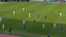 Gattuso je za ovaj potez dobio pljesak. Komentator: Hm, je li ovo baš za aplauz?
