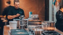 Chef koji slika namirnicama, i donosi okuse Austrije u glavni grad Njemačke