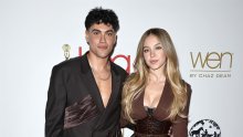 Zanosna Sydney Sweeney otkrila grudnjak i modno se uskladila s pratnjom