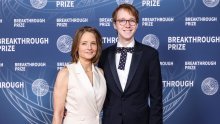 Ovo je mlađi sin Jodie Foster koji vješto izbjegava svjetla reflektora