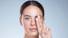 Ovaj serum za okoloočno područje postao je pravi must-have u koji se svi kunu
