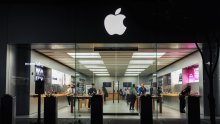Apple više nije najvrjednija tvrtka na svijetu. Ameri u panici pohrlili u njihove trgovine