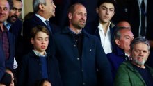Princ William zaboravio na sve i pred svima izljubio Georgea