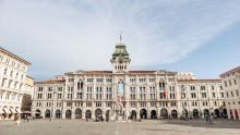 Na slovenski konzulat u Trstu napisali 'Konzulat us*anih Slavena', u Ljubljani pobjesnili