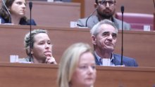 Ivana Kekin nakon uhićenja supruga otišla u Sabor. Zabrinuto pratila glasanje o Turudiću