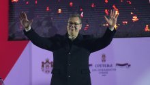 Na Vučićevom skupu pjeva Baja Mali Knindža. U Novom Pazaru policija nasilno micala studente