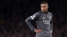 Brutalan start; Mbappe umalo slomio nogu suparniku