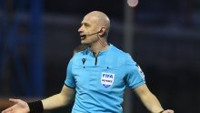 Pogledajte situaciju zbog koje su navijači Hajduka s tribina žestoko vrijeđali suca Bela