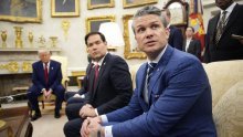 Supruzi i bratu javljao o vojnim napadima, Trump ga žestoko brani