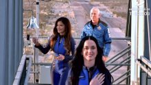 Pogledajte kako je Jeff Bezos pao u rupu dok je trčao za Lauren Sanchez