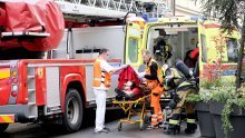 Vatrogasci iz zgrade u plamenu u centru Zagreba izvlačili stanare