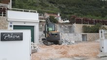 Šef Hrvatskih cesta sam ruši bespravno sagrađen bazen i garažu kod Omiša