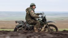 Kao u 'Mad Max-u': Rusi krenuli u ogroman juriš motociklima, Ukrajinci pobijedili