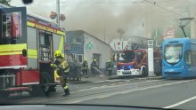 Požar na Savskoj cesti, vatrogasci na terenu