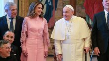 Kraljica Rania, princeza Charlene i brojni slavni ne kriju emocije u oproštaju od pape Franje