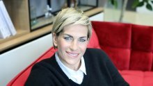 U simpatičnom društvu: Nika Fleiss pokazala kako joj je narastao trudnički trbuščić