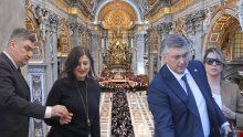 Plenković i Milanović na Papin sprovod vode i supruge