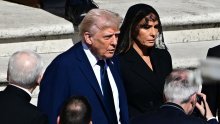 Melania Trump je stigla na papin sprovod, a ovim cipelama je prekršila strogo pravilo