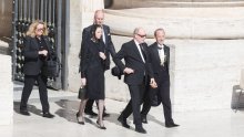 Probajte naći grešku: Princeza Charlene pokazala kako se odjenuti za papin sprovod