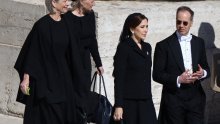 Besprijekorna elegancija za Vatikan: Lijepa kraljica svima je očitala lekciju iz stila