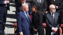 Melania spriječila veliki gaf na papinom sprovodu: Doznalo se što je šapnula Trumpu