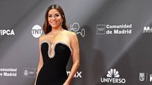 Ovakav dekolte rijetko se viđa: Eva Longoria istaknula liniju u spektakularnoj haljini