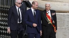 Evo zašto su samo princ William i danska kraljica bili bez pratnje na papinom sprovodu