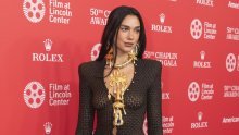 Dua Lipa izgleda senzacionalno: Od njezine haljine samo je zanimljivija ova ogrlica