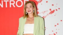 Ove udobne hlače kao stvorene su za zrelije dame: Zvijezda 'Kumova' nosi ih u hrabrom spoju
