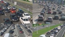 Krenule gužve na cestama zbog produženog vikenda, policija izdala upozorenja
