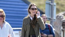 Kate Middleton u omraženim trapericama izgleda - savršeno: Nosi ih s hit bluzom