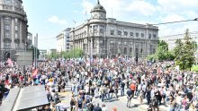 Veliki prosvjed u Beogradu: Policija stala između prosvjednika i 'ćacijevaca'