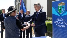 Plenković u Sisku uručio ključeve korisnicima 114 stanova: 'Ovo je veliki dan'