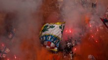 Torcidaši zapalili stolice na sjevernoj tribini nakon poraza Hajduka od Dinama