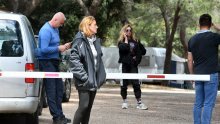 FOTO Drama u Tisnom: Inspektori došli zatvoriti kamp, ljudi ih blokirali