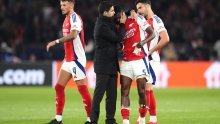 Uplakanog tragičara Arsenala tješio Arteta, ali navijači su bez milosti: 'Ne vraćajte ga u London'