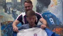 Poznati frizer stavio Hajdukov dres na zvijezdu Dinama, pogledajte što je uslijedilo