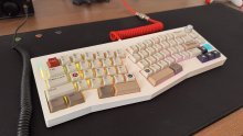 Ergonomska tipkovnica s mehaničkom dušom: Isprobali smo Epomaker Alice 66