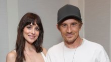 Dakota Johnson pokazala polubrata koji je rijetko u javnosti, a podršku su joj dale i polusestre