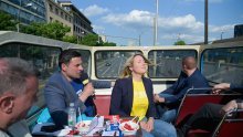 Bernardić rentao autobus i provozao novinare Zagrebom: Obećanja pljuštala kao na traci