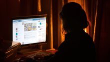Mračni detalji iz knjige o Facebooku: Evo kakvim su reklamama ciljali tinejdžerice