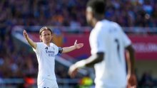 Modrić ostaje u Realu, ali mu Perez smanjuje plaću