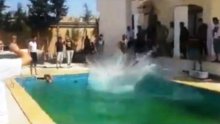Islamisti guštaju u bazenu američke ambasade