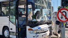 Krš i lom u središtu Karlovca: Sudarili se kamion i autobus, ima ozlijeđenih