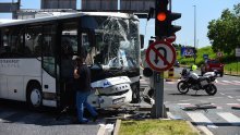 Policija o nesreći u Karlovcu; vozač autobusa prošao kroz crveno
