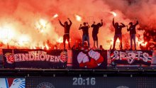 Nevjerojatne scene; pogledajte ludnicu kad su navijači PSV-a saznali da je Ajax primio gol