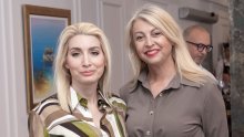 Fani Kerum osvanula u košulji koja nije za svakoga; cijena joj je paprena
