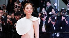Neobičnu haljinu Emme Stone uspio je zasjeniti napad pčele, ali i Pedro Pascal